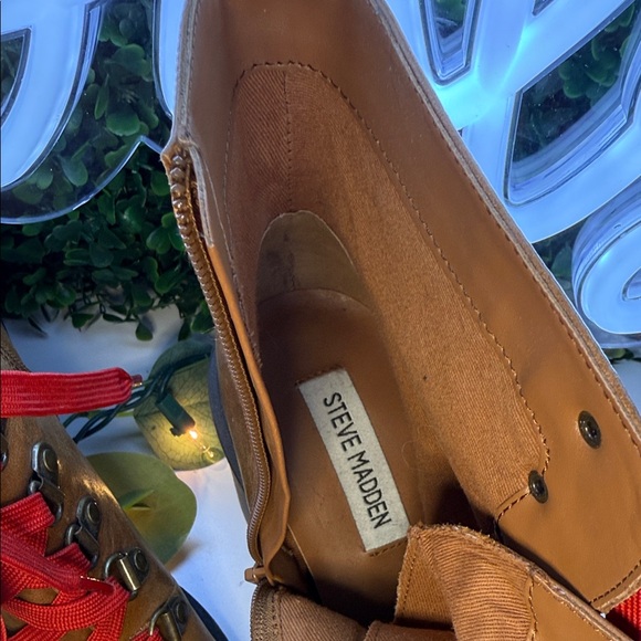 Steve Madden Tan Leather Lace Up Boots with Red Laces - Picture 2 of 4